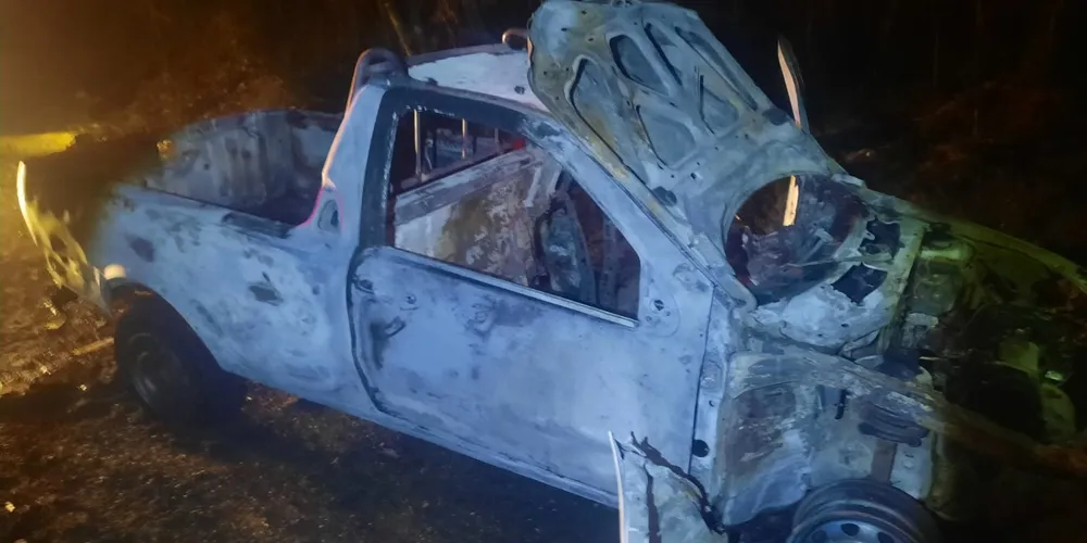 Veículo foi encontrado em uma estrada de terra