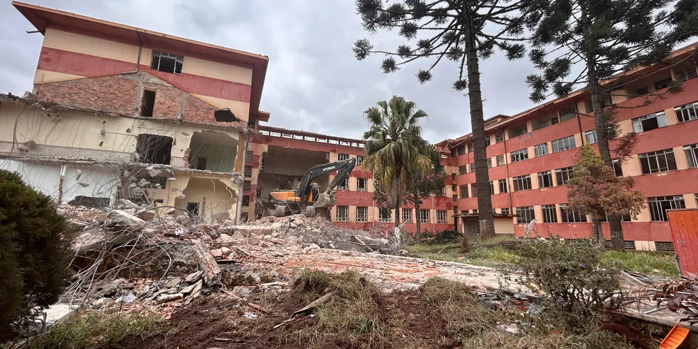 Centro Estadual de Educação Profissional de Ponta Grossa foi demolido por conta de problemas estruturais