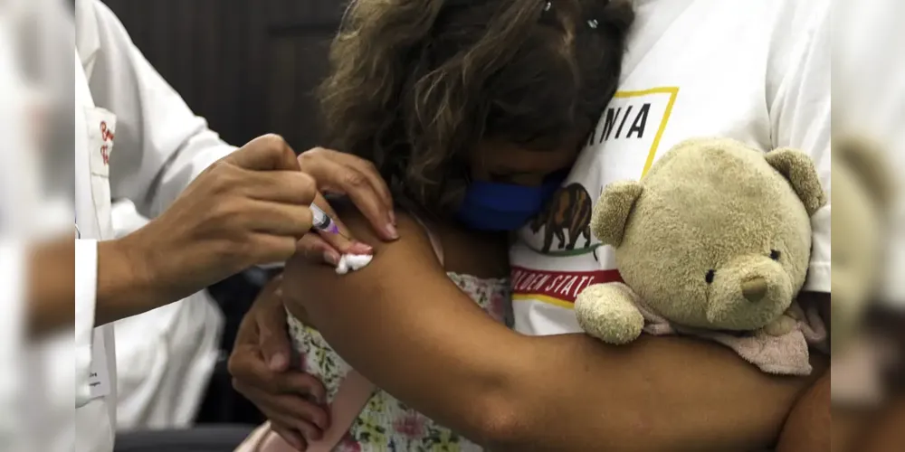 Conhecida como "tosse comprida", a coqueluche é uma doença aguda respiratória bastante contagiosa