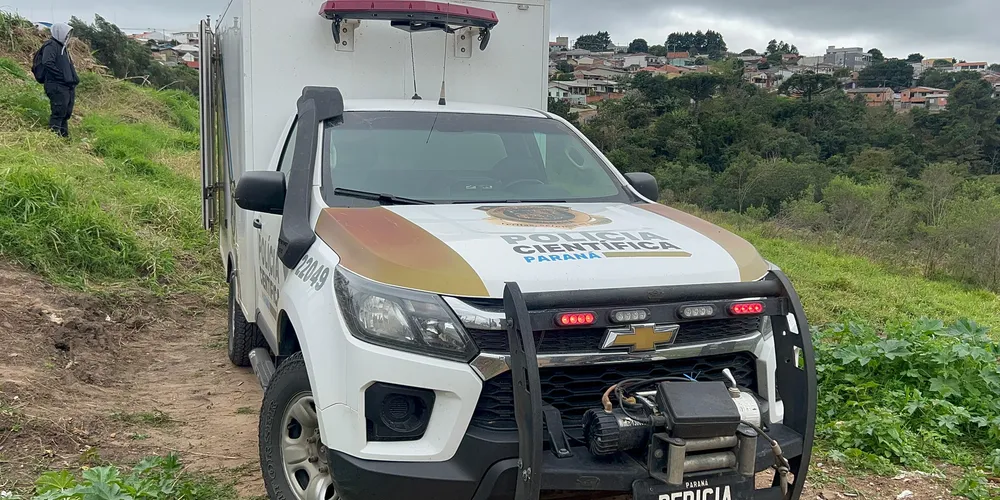 Equipes da Polícia Científica dão início às investigações do caso