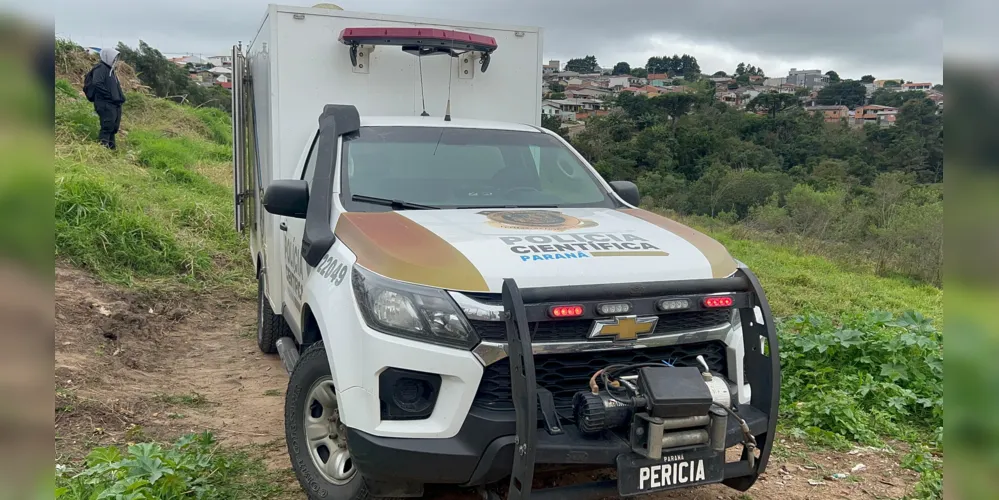 Equipes da Polícia Científica dão início às investigações do caso