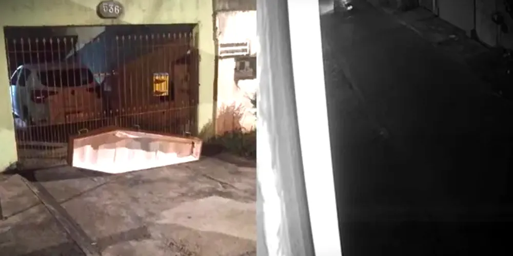 Caixão foi colocado em frente à residência no domingo à noite