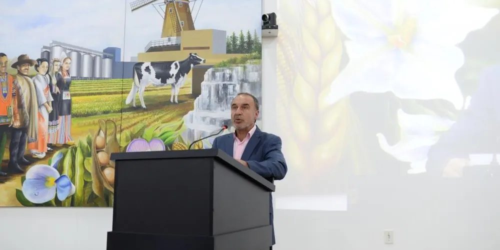 A cerimônia de posse ocorreu durante a sessão ordinária da Câmara