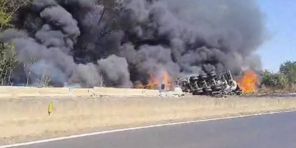 Veículos que colidiram pertenciam à mesma empresa