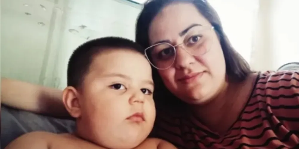 Pollyana está organizando uma rifa para custear o exame do filho