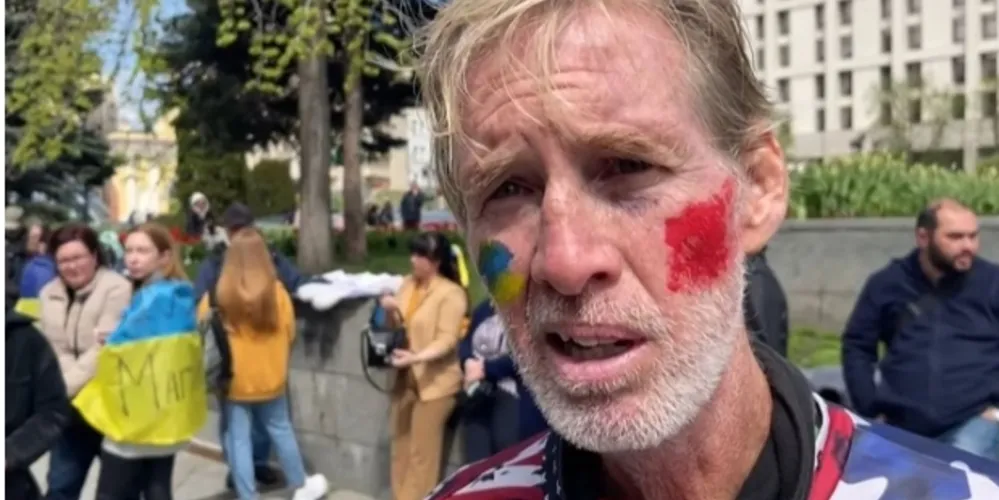 Os agentes atiraram no suspeito que chegou a fugir, mas foi logo em seguida preso