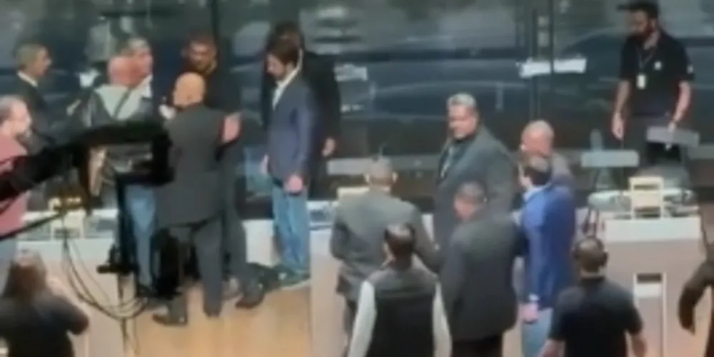 A transmissão do debate precisou ser interrompid