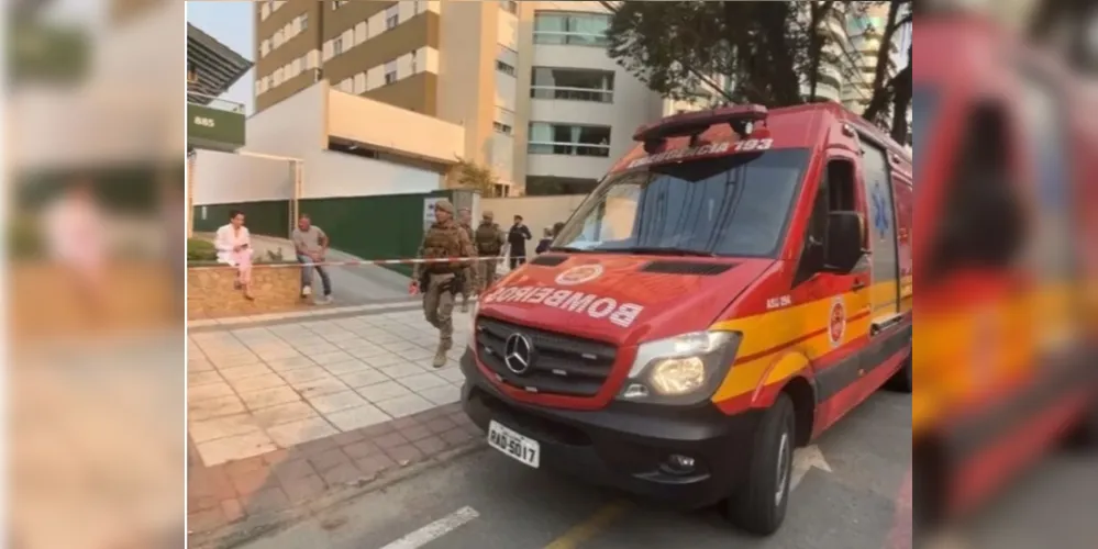 Durante a queda, ele teria atingido um telhado de um depósito que fica na garagem do edifício