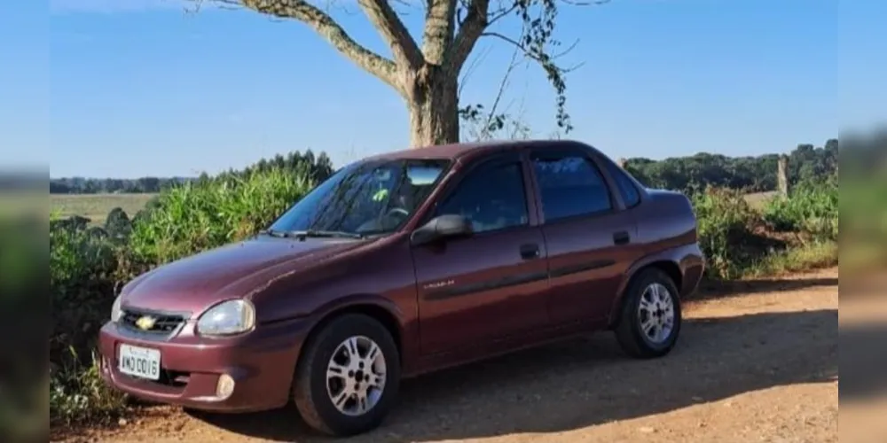 Carro furtado se trata de um Chevrolet Corsa Sedan