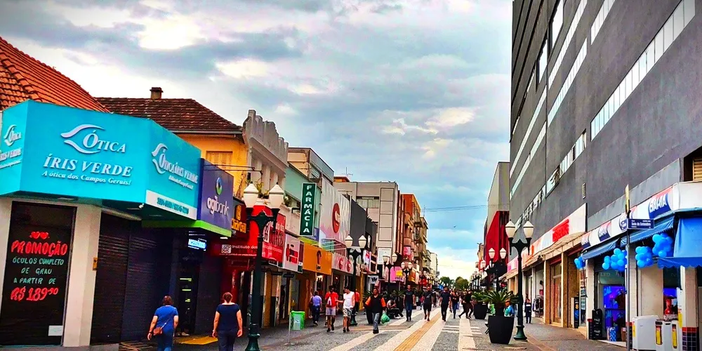 Lojas de rua reabrem nesta quinta-feira (26), às 13 horas