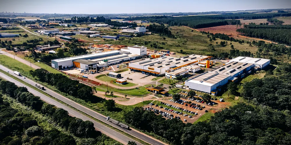 Unidade em Ponta Grossa funciona 24 horas por dia: são 1,4 mil colaboradores diretos