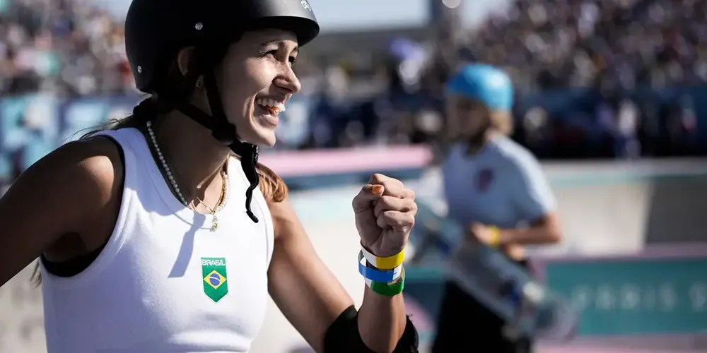 Dora Varella tem 23 anos e é natural de São Paulo