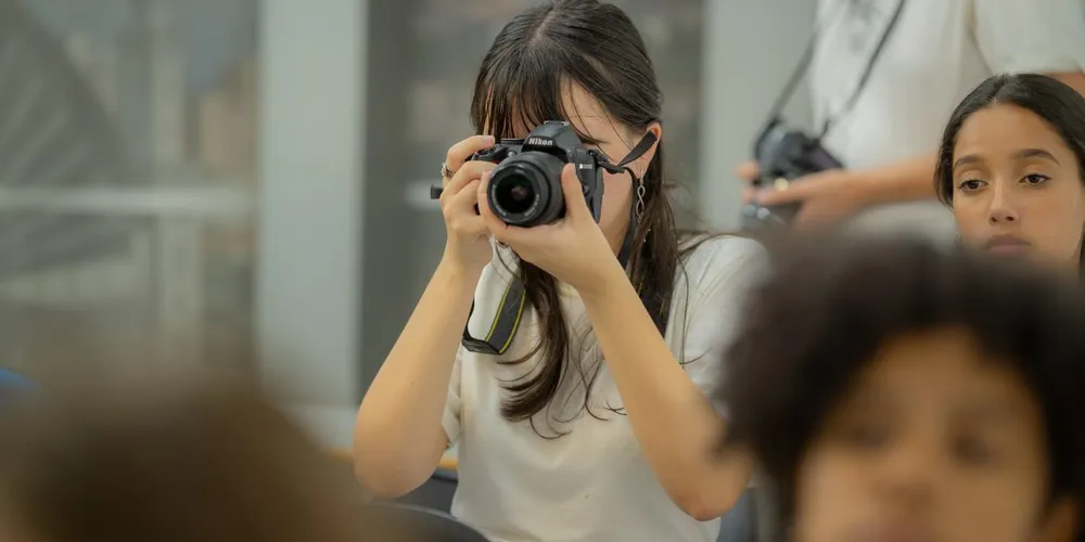 A programação, que inclui oficinas, palestras, debates e visitas a veículos de comunicação e espaços culturais, oferece 25 opções gratuitas de formação