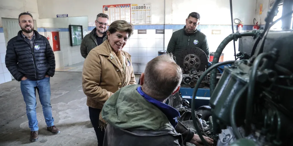 Elizabeth Schmidt dialogou com trabalhadores, no distrito Industrial