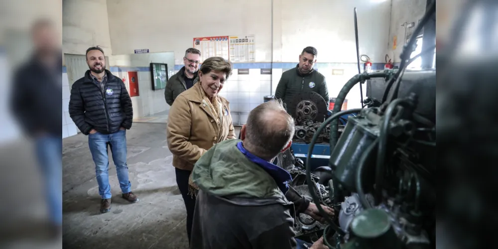 Elizabeth Schmidt dialogou com trabalhadores, no distrito Industrial