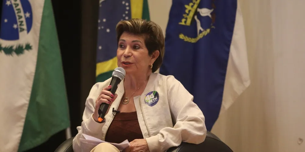 Elizabeth Schmidt (União) também visitou algumas regiões da cidade, nesta terça-feira (10)