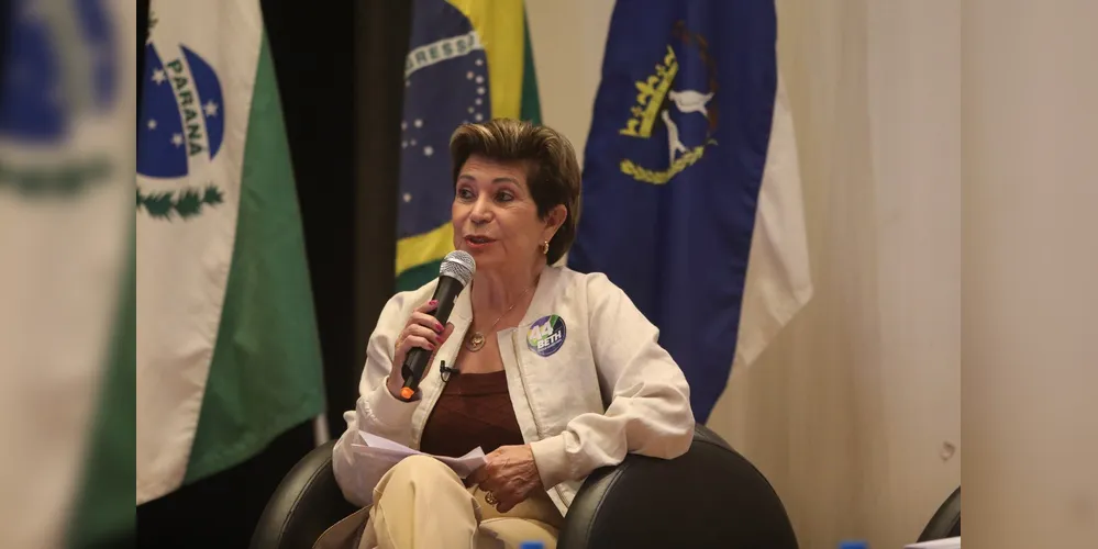 Elizabeth Schmidt (União) também visitou algumas regiões da cidade, nesta terça-feira (10)