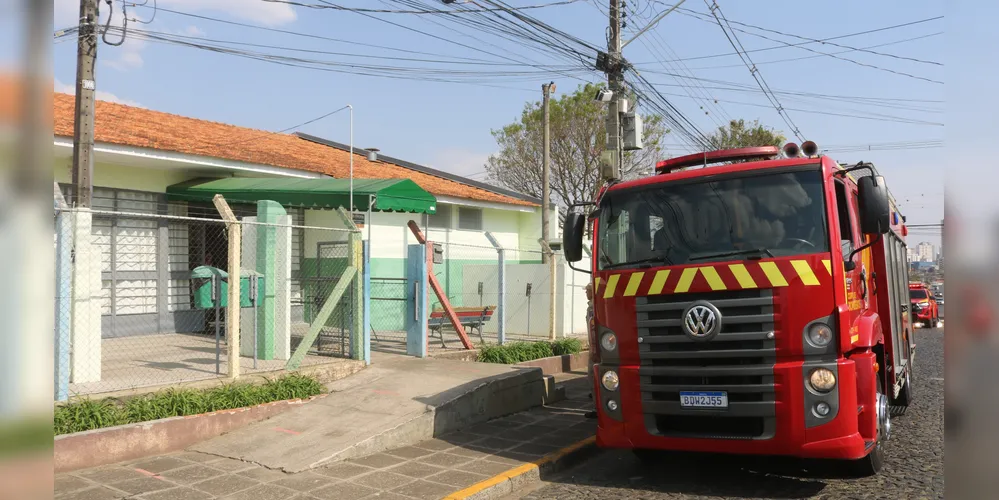 Brigadistas do Corpo de Bombeiros estiveram na instituição de ensino