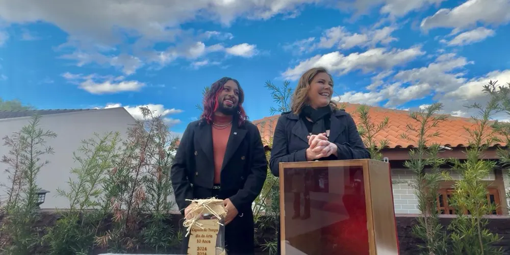 Além da comemoração, o grupo anunciou uma série de apresentações para celebrar o décimo aniversário.