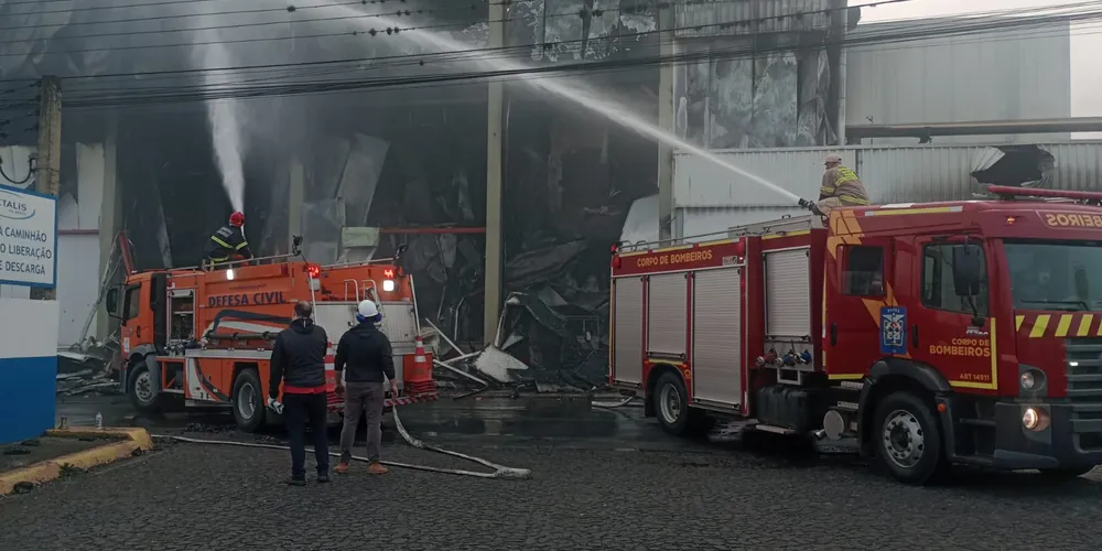 Incêndio atinge o frigorífico da BRF em Carambeí nesta quinta