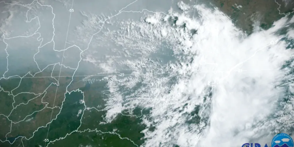 Grande quantidade de fumaça ainda é percebida no Paraná