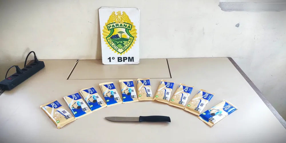 Barras de chocolate foram colocadas nas vestes do suspeito