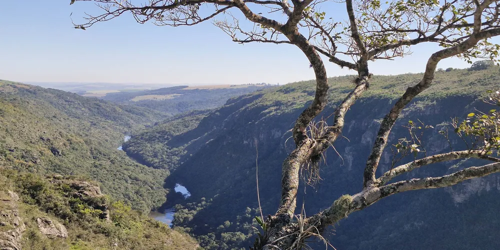Parque Estadual do Guartelá vai oferecer uma visita guiada às trilhas com pinturas rupestres