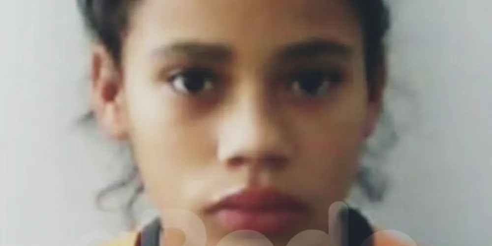 A jovem, de 21 anos, morta com mais de 10 disparos de arma de fogo, na madrugada desta quarta-feira (21), foi identificada como Marines Ferreira dos Santos