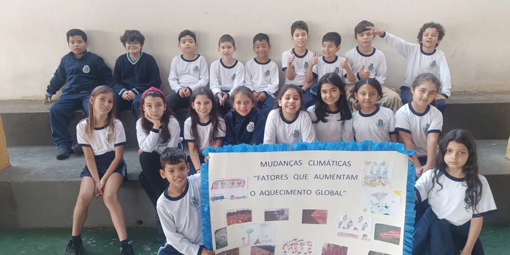 Estudantes puderam confeccionar cartaz com alerta para importante assunto