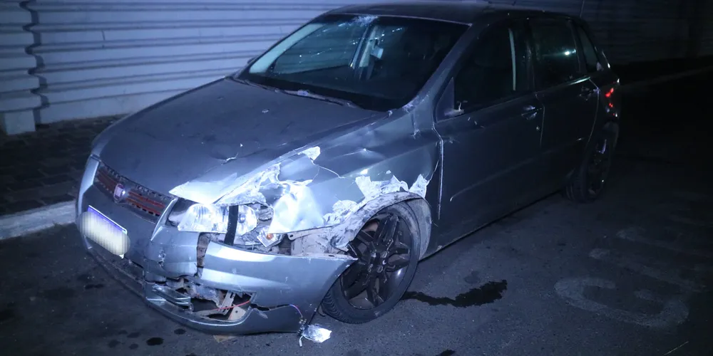 Batida causou estragos na parte da frente do veículo