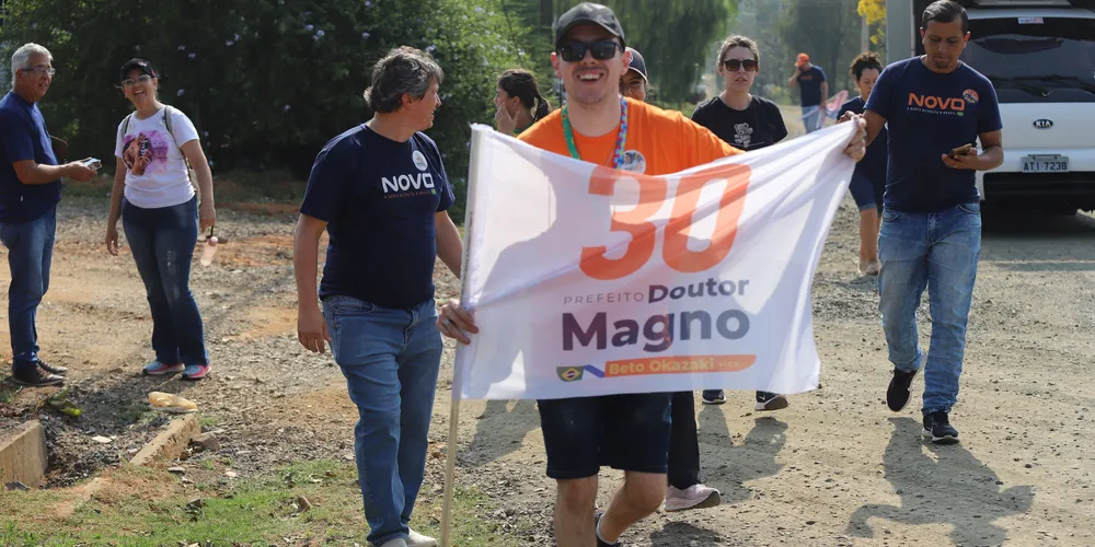 Magno Zanellato (Novo) durante camihada com apoiadores