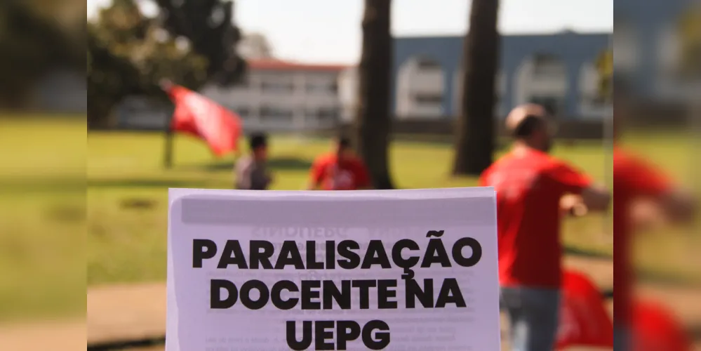 Professores da UEPG paralisam atividades em defesa dos direitos