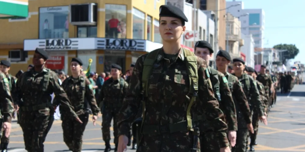Ao todo, são cerca de 5,2 mil homens e mulheres, adestrados e equipados para o pleno cumprimento da missão constitucional do Exército Brasileiro