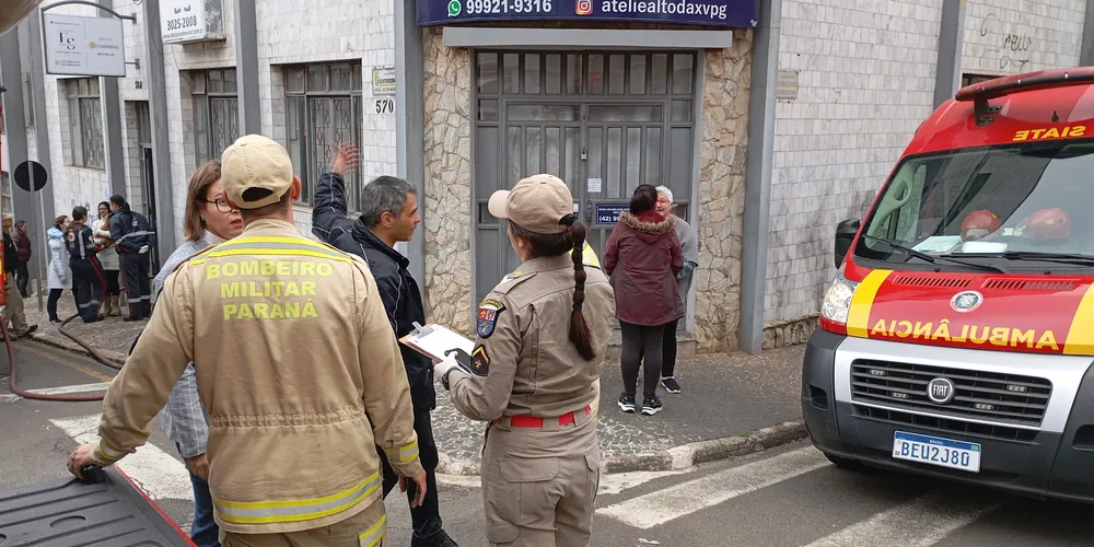 Uma mulher de 50 anos teve queimaduras internas no nariz por conta da fumaça