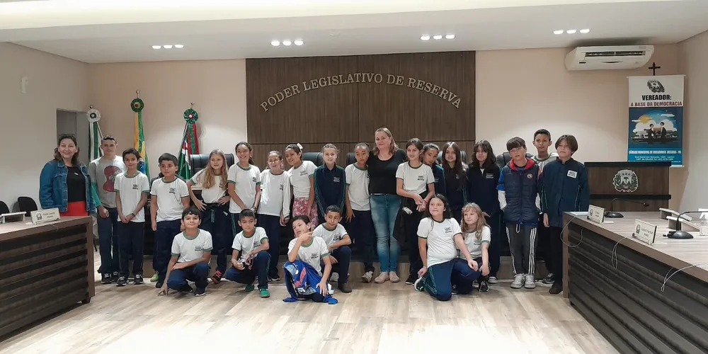 Educandos puderam conhecer espaços políticos para ampliar o conhecimento