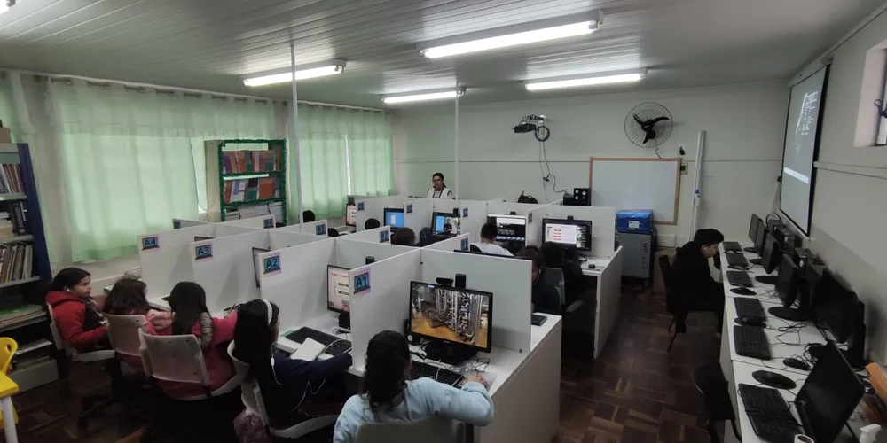 Tecnologia foi importante aliada no estudo dos educandos