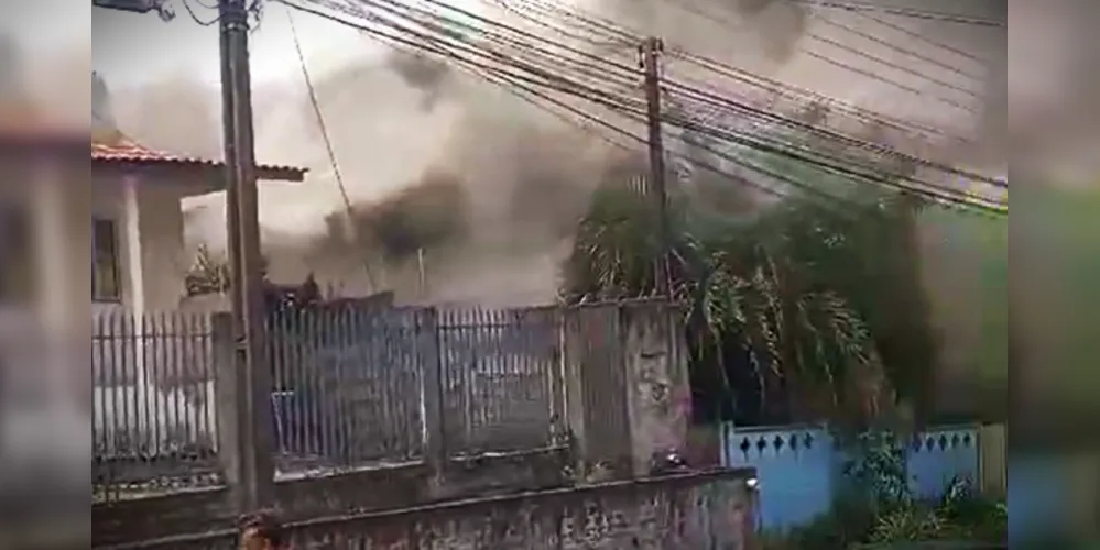 Muita fumaça foi visualizada durante o incêndio