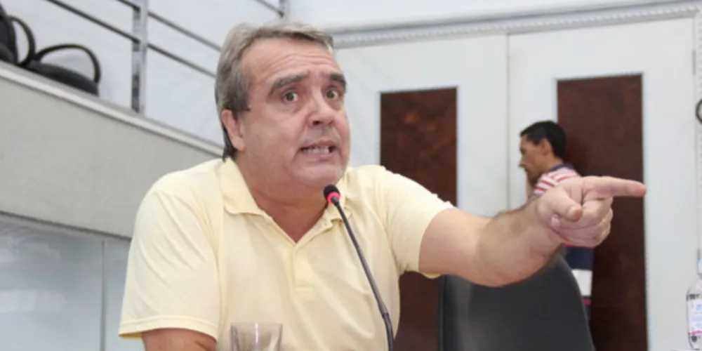 Laroca foi vereador da Câmara Municipal de Ponta Grossa