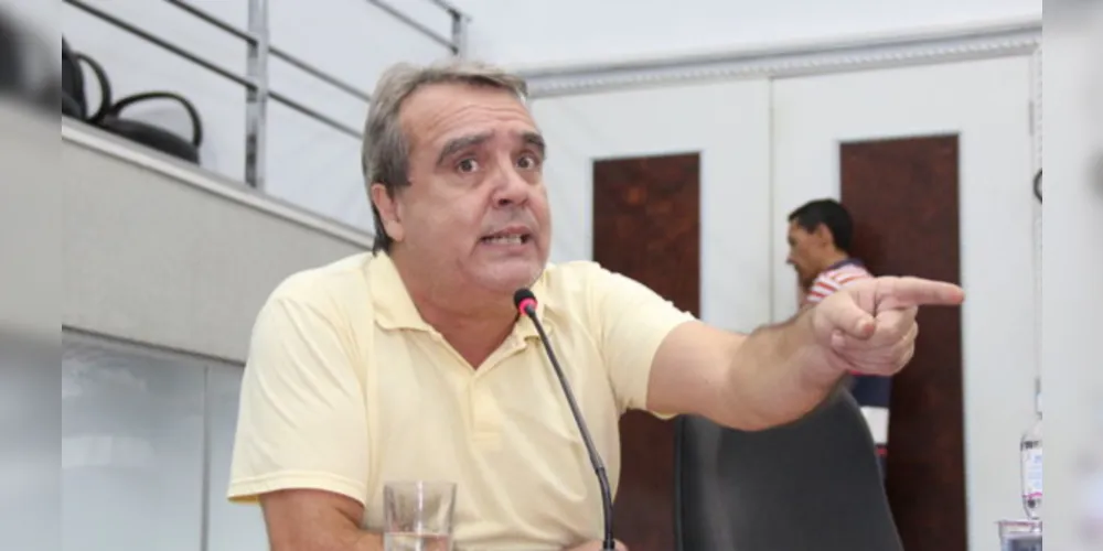 Laroca foi vereador da Câmara Municipal de Ponta Grossa