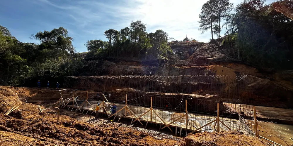 Obra está em fase de construção de bueiro celular