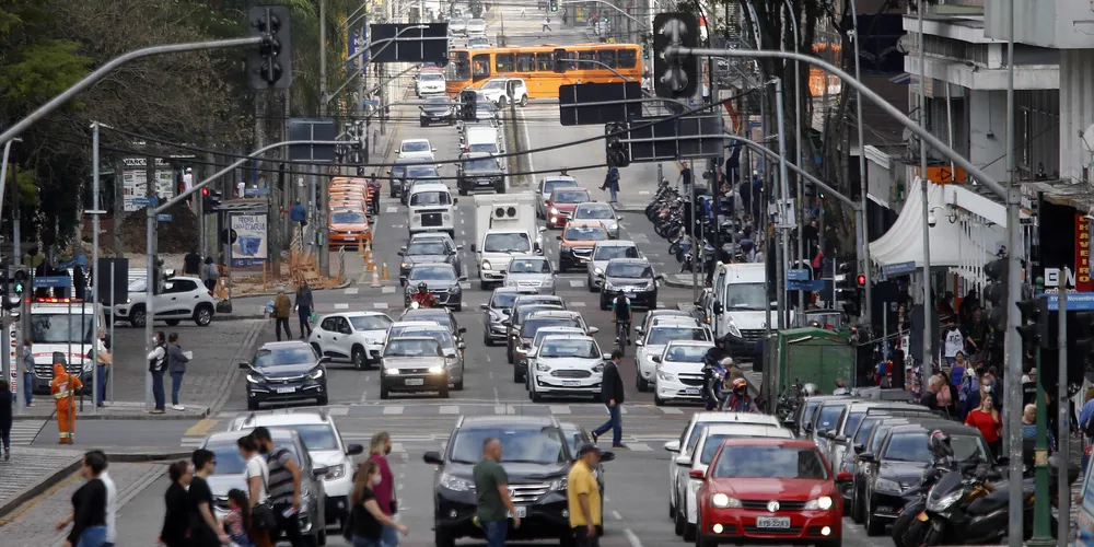 Calendário de licenciamento vence de acordo com os números finais das placas
