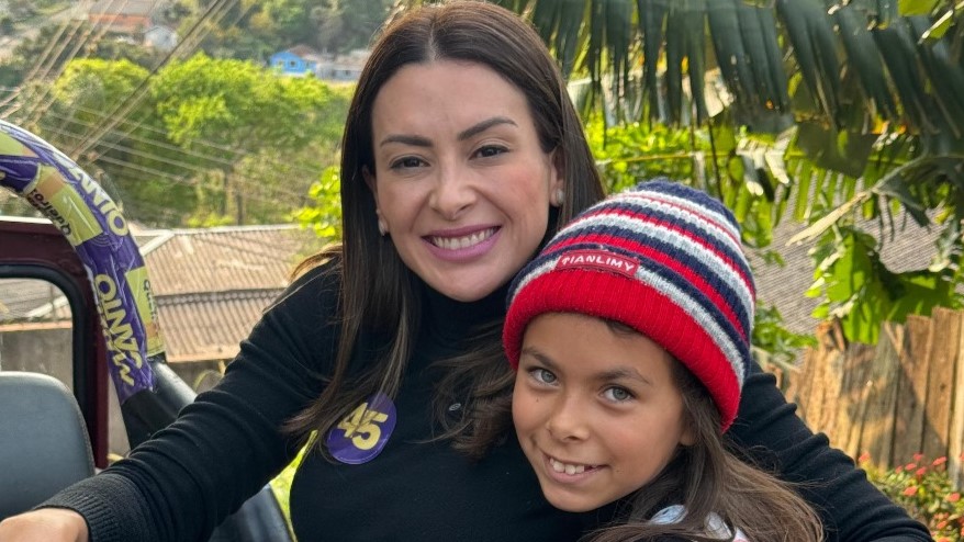 Mabel Canto (PSDB) durante atividades de campanha em bairros de Ponta Grossa