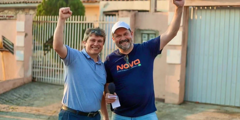 Dr. Magno ao lado do vice, Beto Okazaki, em ação de campanha. Ambos integram a chapa majoritária do partido Novo