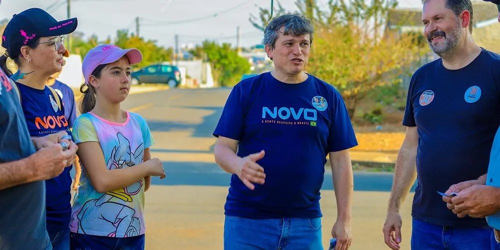 Dr. Magno voltou a realizar caminhadas por vilas de Ponta Grossa, nesta sexta-feira (6)