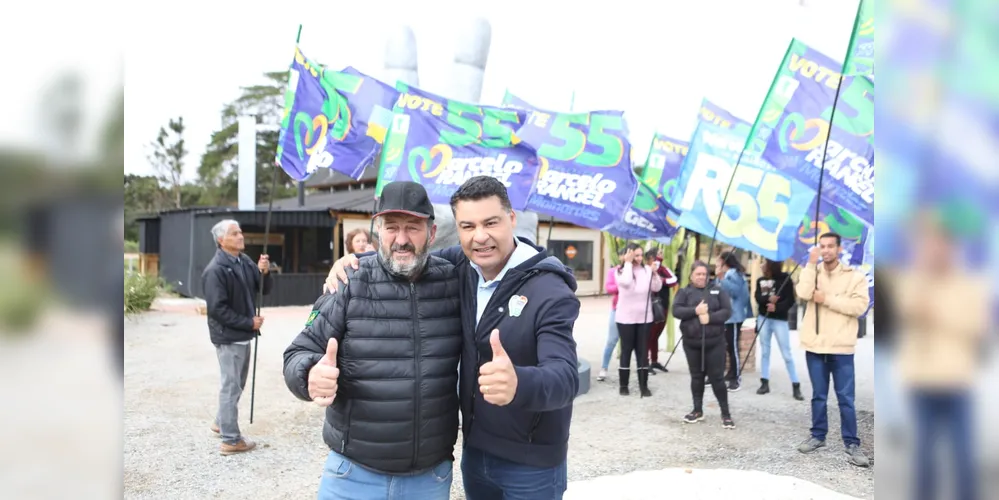 Marcelo Rangel (PSD) durante visita a moradores na região de Itaiacoca