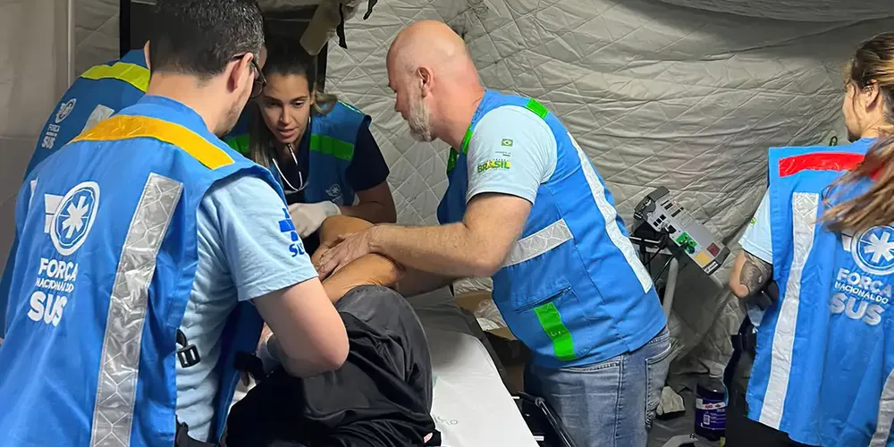 O projeto 'Apoio Emergencial à Gestão de Hospitais' busca fortalecer o sistema público gaúcho após o evento climático extremo