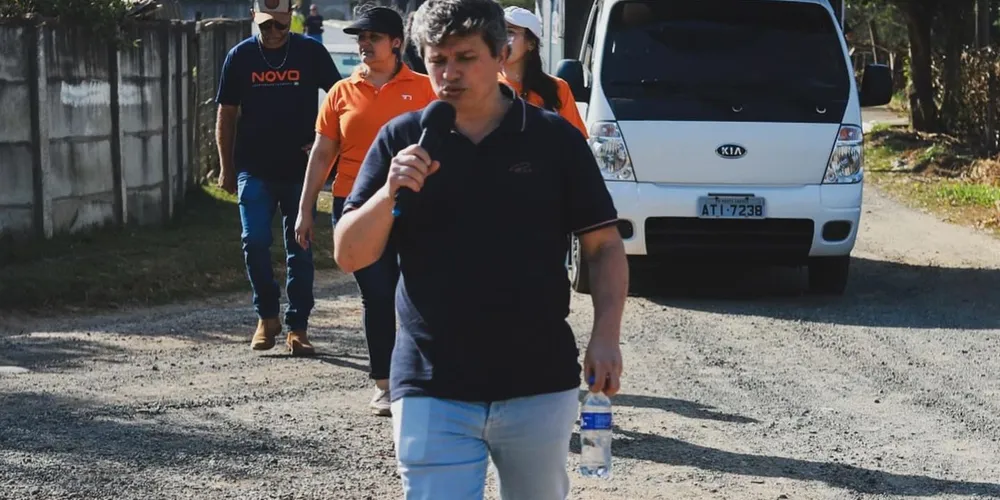 Magno Zanellato faz caminhadas pela cidade para se aproximar de eleitores