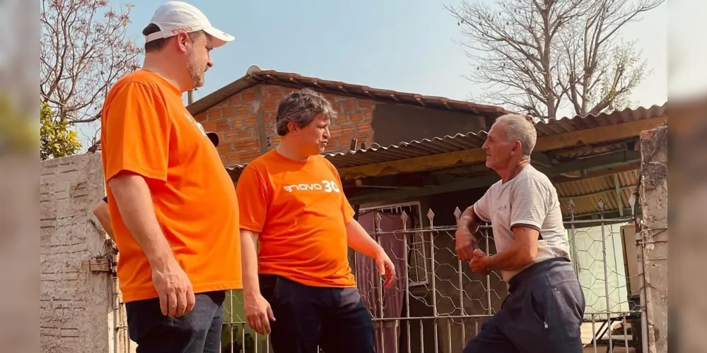 Dr. Magno e Beto Okazaki realizam caminhadas por vilas de Ponta Grossa e buscam aproximação com eleitorado