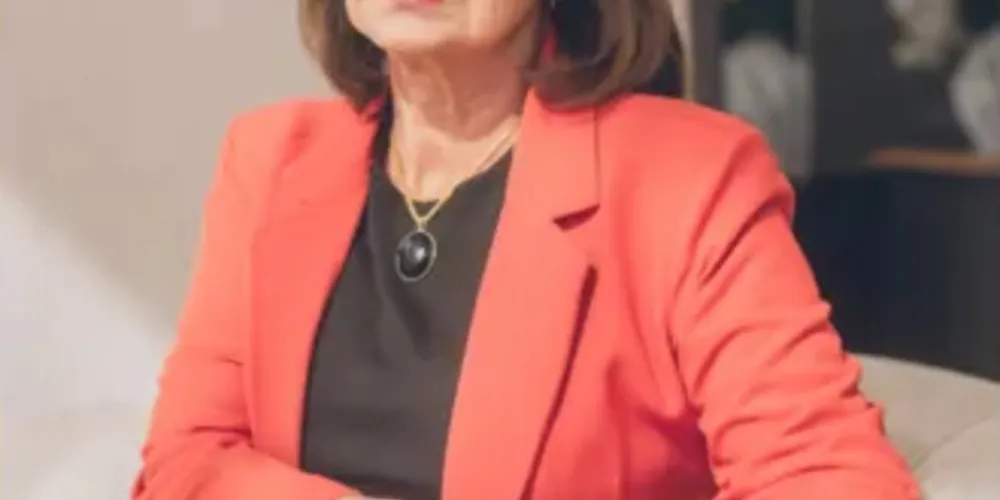 A Crônica da semana é de autoria de Márcia Derbli Schafranski.