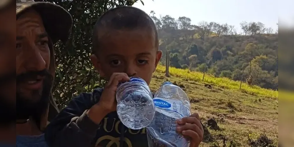 Menino está consciente e orientado